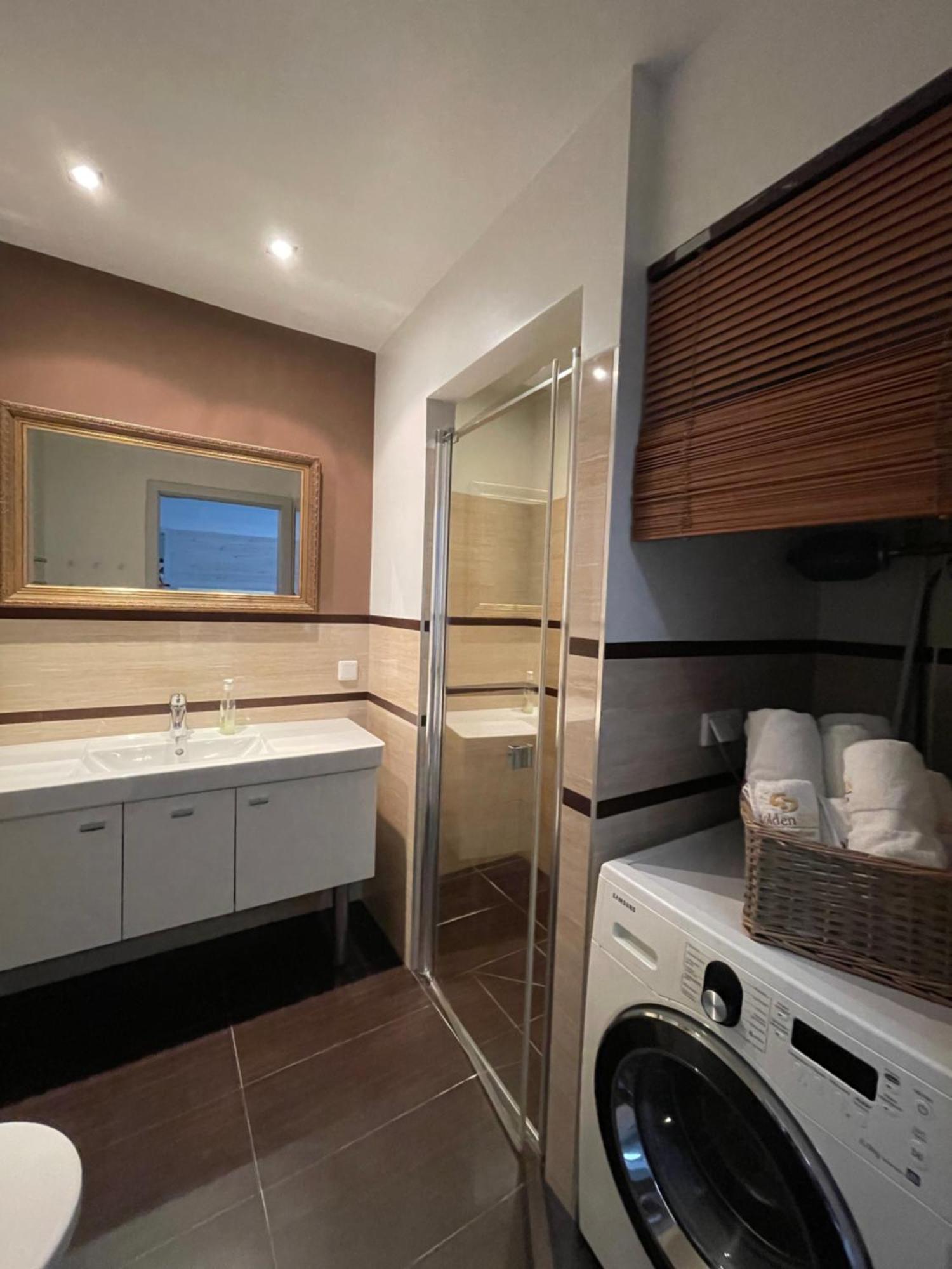 Golden Sun Apartments ميلنو المظهر الخارجي الصورة